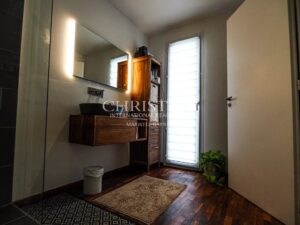 Maison lumineuse avec piscine et vue imprenable