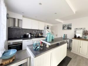 ROYAN FONCILLON – Maison 142 m² avec 2 APPARTEMENTS + TERRASSES ENSOLEILLÉES SUD, plage à pied