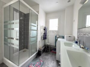 ROYAN FONCILLON – Maison 142 m² avec 2 APPARTEMENTS + TERRASSES ENSOLEILLÉES SUD, plage à pied