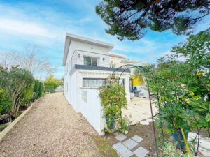 ROYAN FONCILLON – Maison 142 m² avec 2 APPARTEMENTS + TERRASSES ENSOLEILLÉES SUD, plage à pied