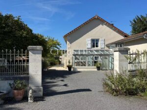 Propriété remarquable sur 2,5 Ha avec piscine!