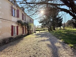 Demeure de caractère du XVIIe siècle au cœur du Périgord