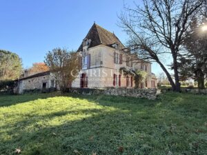 Demeure de caractère du XVIIe siècle au cœur du Périgord