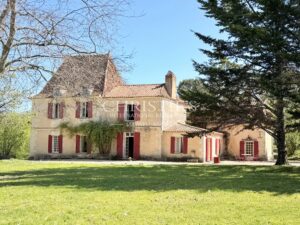 Demeure de caractère du XVIIe siècle au cœur du Périgord