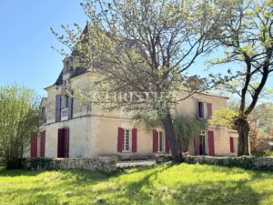 Demeure de caractère du XVIIe siècle au cœur du Périgord