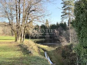 Domaine privé de 21,4 ha avec golf 9 trous, lacs & potentiel résidentiel