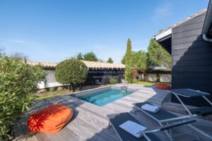 Maison de charme rénovée avec piscine, 202 m², à Charron