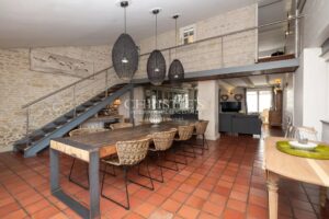 Maison de charme rénovée avec piscine, 202 m², à Charron