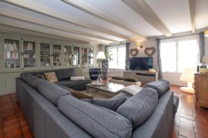 Maison de charme rénovée avec piscine, 202 m², à Charron