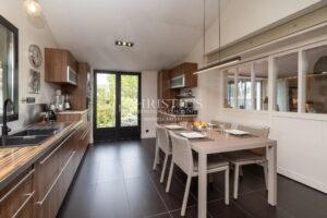 Maison de charme rénovée avec piscine, 202 m², à Charron