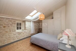 Maison de charme rénovée avec piscine, 202 m², à Charron