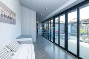 Maison de charme rénovée avec piscine, 202 m², à Charron
