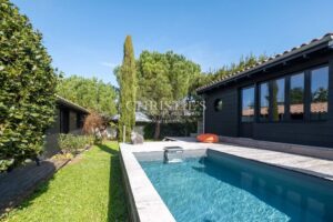 Maison de charme rénovée avec piscine, 202 m², à Charron