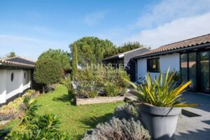 Maison de charme rénovée avec piscine, 202 m², à Charron