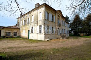 Vineyard Estate in Saint-Émilion: Luxury & Charm