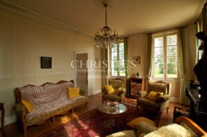 Vineyard Estate in Saint-Émilion: Luxury & Charm