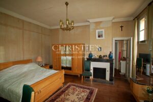 Vineyard Estate in Saint-Émilion: Luxury & Charm