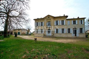 Vineyard Estate in Saint-Émilion: Luxury & Charm