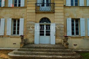 Vineyard Estate in Saint-Émilion: Luxury & Charm