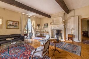 A magnificent historic château with a hobby vineyard in the Bordeaux Supérieur AOP near Bordeaux and Saint-Émilion