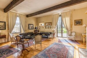 A magnificent historic château with a hobby vineyard in the Bordeaux Supérieur AOP near Bordeaux and Saint-Émilion