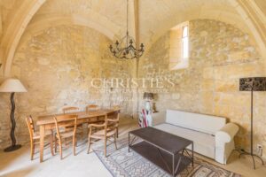A magnificent historic château with a hobby vineyard in the Bordeaux Supérieur AOP near Bordeaux and Saint-Émilion