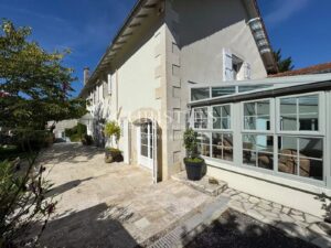 Propriété remarquable sur 2,5 Ha avec piscine!