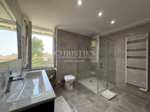 Propriété remarquable sur 2,5 Ha avec piscine!
