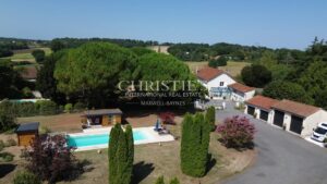 Propriété remarquable sur 2,5 Ha avec piscine!