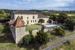 A vendre Beau logis du 16ieme, entiérement rénové