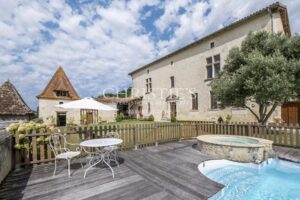 A vendre Beau logis du 16ieme, entiérement rénové