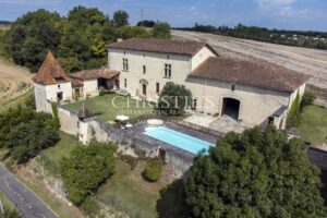 A vendre Beau logis du 16ieme, entiérement rénové