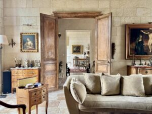 Hotel particulier au cœur de la vallée de la Loire avec grand jardin clos de murs