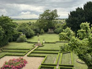 Hotel particulier au cœur de la vallée de la Loire avec grand jardin clos de murs