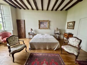 Hotel particulier au cœur de la vallée de la Loire avec grand jardin clos de murs