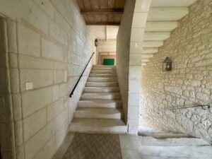 Hotel particulier au cœur de la vallée de la Loire avec grand jardin clos de murs