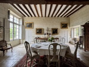 Hotel particulier au cœur de la vallée de la Loire avec grand jardin clos de murs