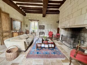 Hotel particulier au cœur de la vallée de la Loire avec grand jardin clos de murs