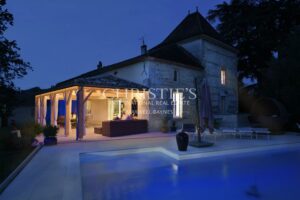 Propriété Charmante Composée de Trois Immeubles Nichés Près d'un Village de Rivière Pittoresque