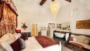 Propriété Charmante Composée de Trois Immeubles Nichés Près d'un Village de Rivière Pittoresque