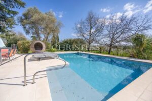 Propriété Charmante Composée de Trois Immeubles Nichés Près d'un Village de Rivière Pittoresque