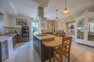 Propriété Charmante Composée de Trois Immeubles Nichés Près d'un Village de Rivière Pittoresque