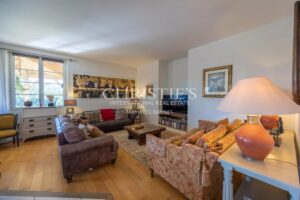 Propriété Charmante Composée de Trois Immeubles Nichés Près d'un Village de Rivière Pittoresque