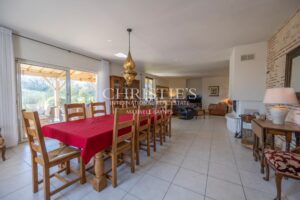 Propriété Charmante Composée de Trois Immeubles Nichés Près d'un Village de Rivière Pittoresque