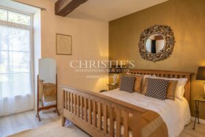 Propriété Charmante Composée de Trois Immeubles Nichés Près d'un Village de Rivière Pittoresque