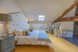 Propriété Charmante Composée de Trois Immeubles Nichés Près d'un Village de Rivière Pittoresque