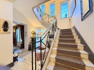 Élégance Intemporelle au Bord de la Charente