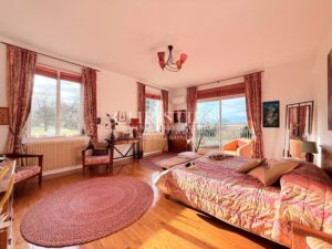 Élégance Intemporelle au Bord de la Charente