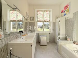 Élégance Intemporelle au Bord de la Charente