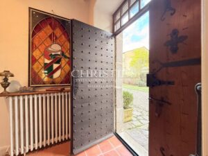 Une demeure du XVIIIᵉ siècle où la pierre et l’eau se répondent.